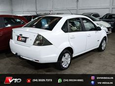 FORD FIESTA 1.6 MPI CLASS SEDAN 8V 2013/2013 V10 VEÍCULOS CAXIAS DO SUL / Carros no Vale