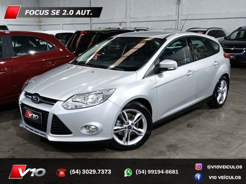 FORD FOCUS 2.0 SE HATCH 16V AUTO 2014/2015 V10 VEÍCULOS CAXIAS DO SUL / Carros no Vale