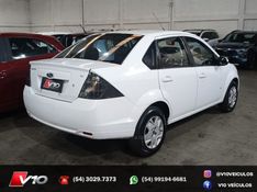 FORD FIESTA 1.6 ROCAM SE SEDAN 8V 2013/2014 V10 VEÍCULOS CAXIAS DO SUL / Carros no Vale