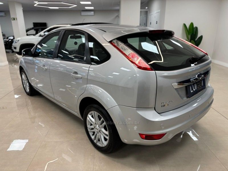 FORD FOCUS 2.0 GHIA 16V 2010/2011 LUIGGI AUTOMÓVEIS CARLOS BARBOSA / Carros no Vale