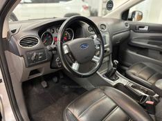FORD FOCUS 2.0 GHIA 16V 2010/2011 LUIGGI AUTOMÓVEIS CARLOS BARBOSA / Carros no Vale