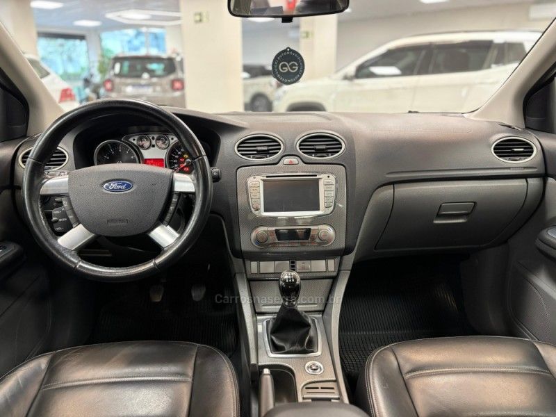 FORD FOCUS 2.0 GHIA 16V 2010/2011 LUIGGI AUTOMÓVEIS CARLOS BARBOSA / Carros no Vale