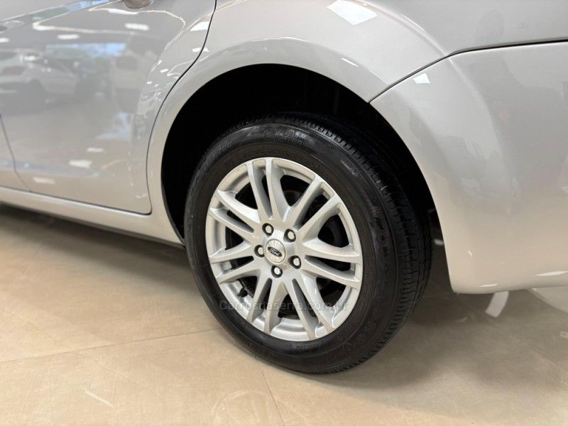FORD FOCUS 2.0 GHIA 16V 2010/2011 LUIGGI AUTOMÓVEIS CARLOS BARBOSA / Carros no Vale