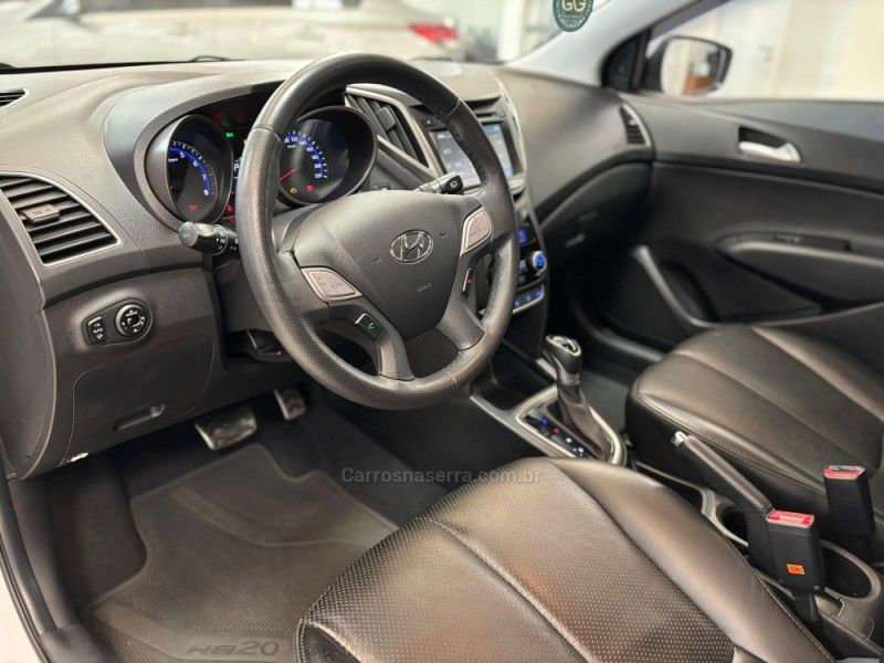HYUNDAI HB20X 1.6 16V PREMIUM 2016/2017 LUIGGI AUTOMÓVEIS CARLOS BARBOSA / Carros no Vale