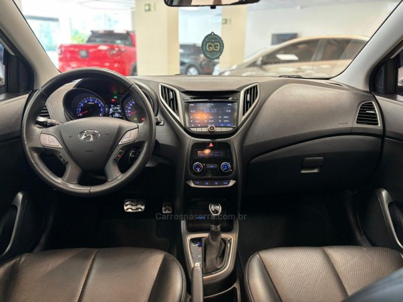 HYUNDAI HB20X 1.6 16V PREMIUM 2016/2017 LUIGGI AUTOMÓVEIS CARLOS BARBOSA / Carros no Vale