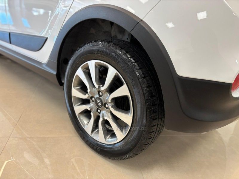 HYUNDAI HB20X 1.6 16V PREMIUM 2016/2017 LUIGGI AUTOMÓVEIS CARLOS BARBOSA / Carros no Vale