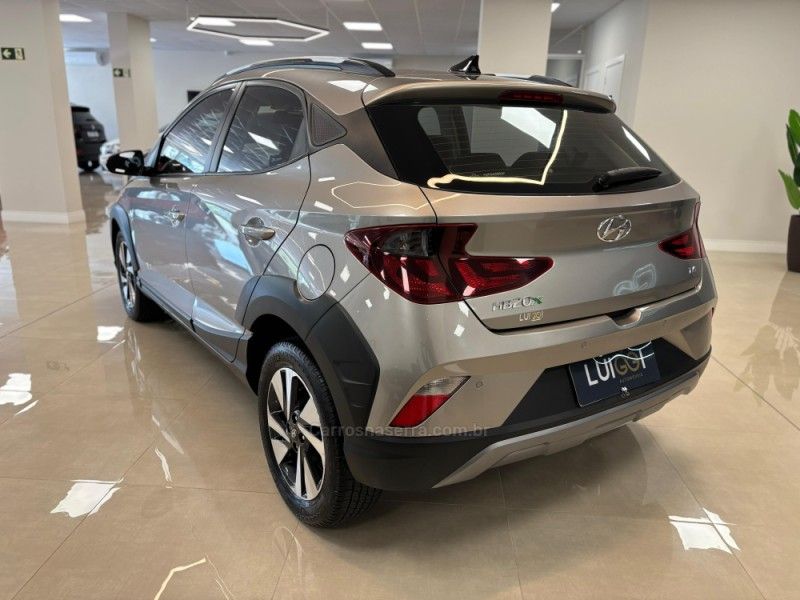 HYUNDAI HB20X 1.6 EVOLUTION 16V 2020/2020 LUIGGI AUTOMÓVEIS CARLOS BARBOSA / Carros no Vale
