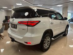 TOYOTA HILUX SW4 2.8 SRX 4X4 7 LUGARES 16V TURBO INTERCOOLER 2023/2024 LUIGGI AUTOMÓVEIS CARLOS BARBOSA / Carros no Vale
