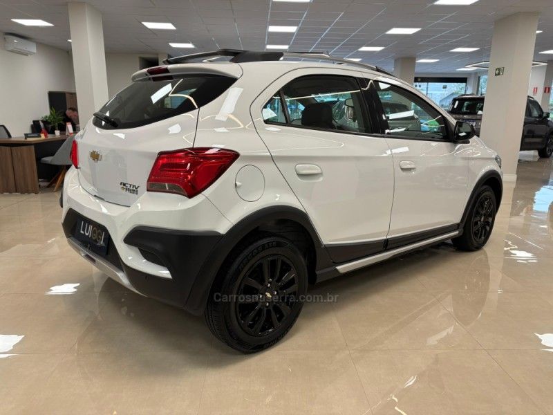 CHEVROLET ONIX 1.4 MPFI ACTIV 8V 2018/2019 LUIGGI AUTOMÓVEIS CARLOS BARBOSA / Carros no Vale