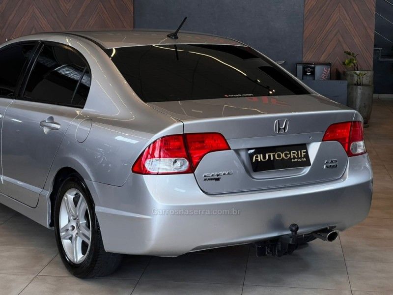 HONDA CIVIC 1.8 LXS 16V 2010/2011 AUTOGRIF MOTORS CAMPO BOM / Carros no Vale