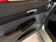 HONDA CIVIC 1.8 LXS 16V 2010/2011 AUTOGRIF MOTORS CAMPO BOM / Carros no Vale