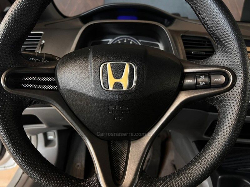 HONDA CIVIC 1.8 LXS 16V 2010/2011 AUTOGRIF MOTORS CAMPO BOM / Carros no Vale
