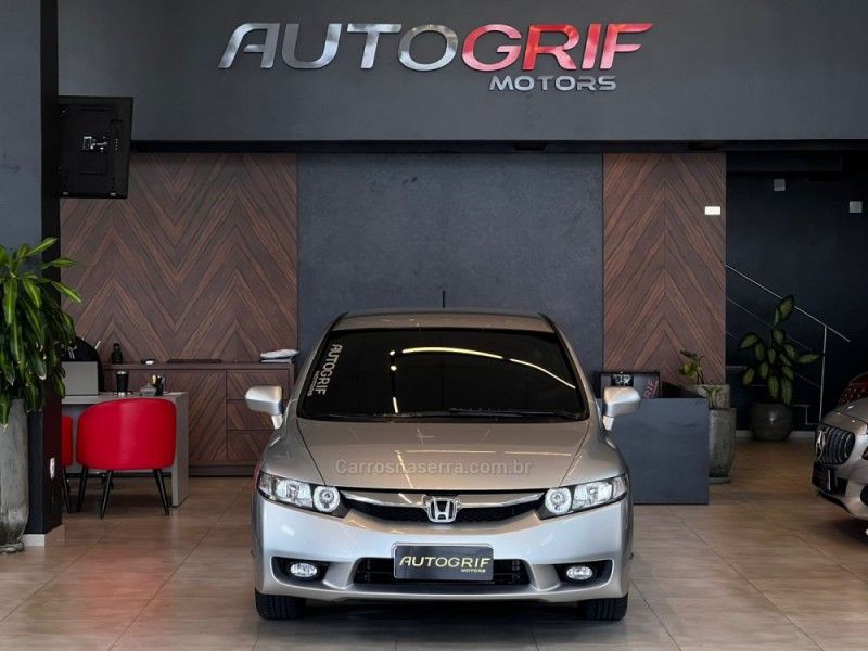 HONDA CIVIC 1.8 LXS 16V 2010/2011 AUTOGRIF MOTORS CAMPO BOM / Carros no Vale