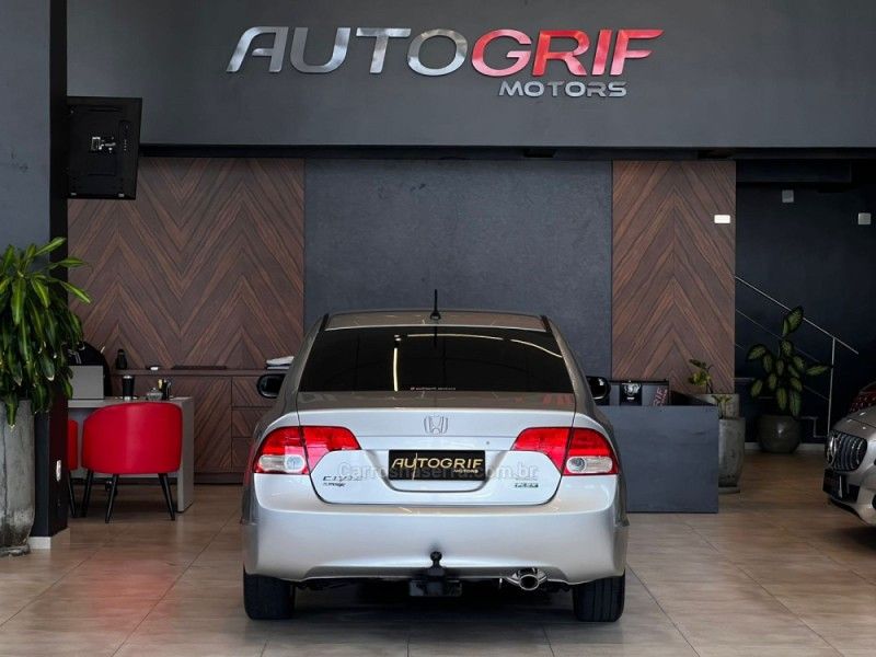 HONDA CIVIC 1.8 LXS 16V 2010/2011 AUTOGRIF MOTORS CAMPO BOM / Carros no Vale