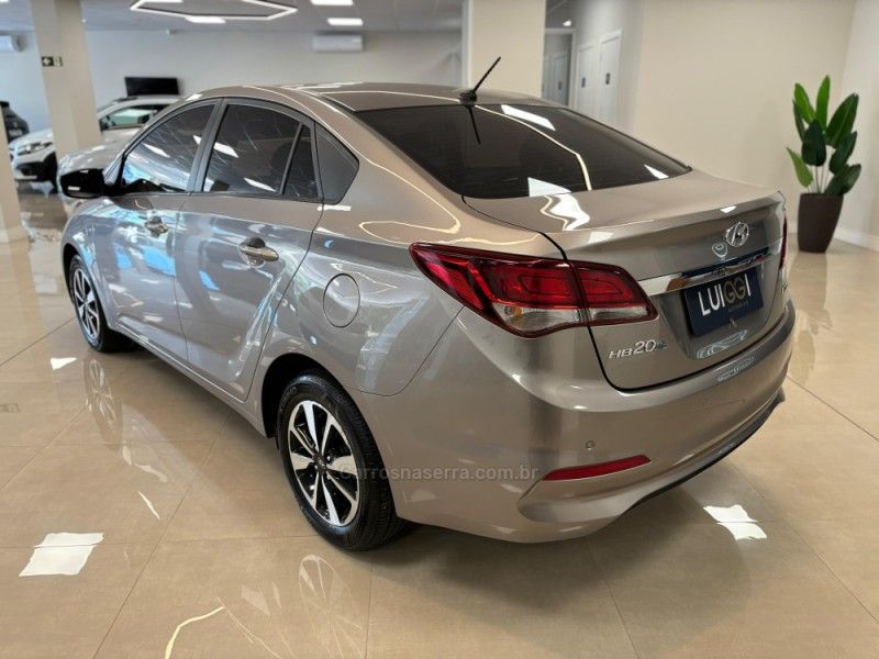 HYUNDAI HB20S 1.6 COMFORT PLUS 16V 2017/2018 LUIGGI AUTOMÓVEIS CARLOS BARBOSA / Carros no Vale