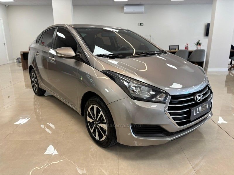 HYUNDAI HB20S 1.6 COMFORT PLUS 16V 2017/2018 LUIGGI AUTOMÓVEIS CARLOS BARBOSA / Carros no Vale
