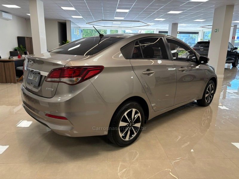 HYUNDAI HB20S 1.6 COMFORT PLUS 16V 2017/2018 LUIGGI AUTOMÓVEIS CARLOS BARBOSA / Carros no Vale