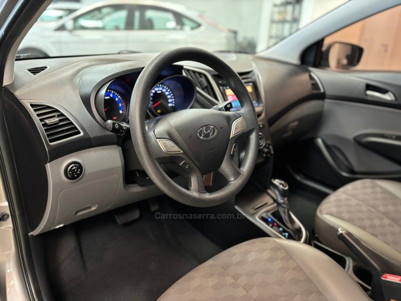 HYUNDAI HB20S 1.6 COMFORT PLUS 16V 2017/2018 LUIGGI AUTOMÓVEIS CARLOS BARBOSA / Carros no Vale