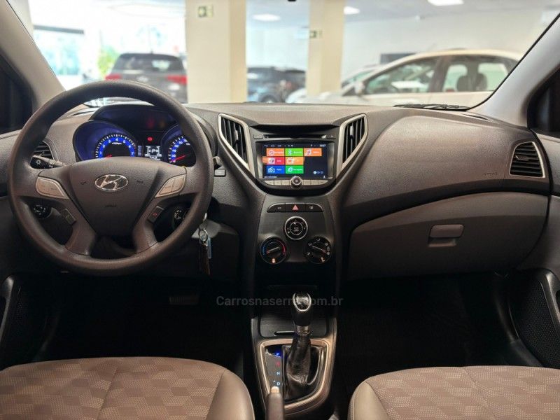 HYUNDAI HB20S 1.6 COMFORT PLUS 16V 2017/2018 LUIGGI AUTOMÓVEIS CARLOS BARBOSA / Carros no Vale