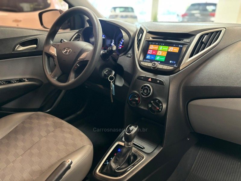 HYUNDAI HB20S 1.6 COMFORT PLUS 16V 2017/2018 LUIGGI AUTOMÓVEIS CARLOS BARBOSA / Carros no Vale