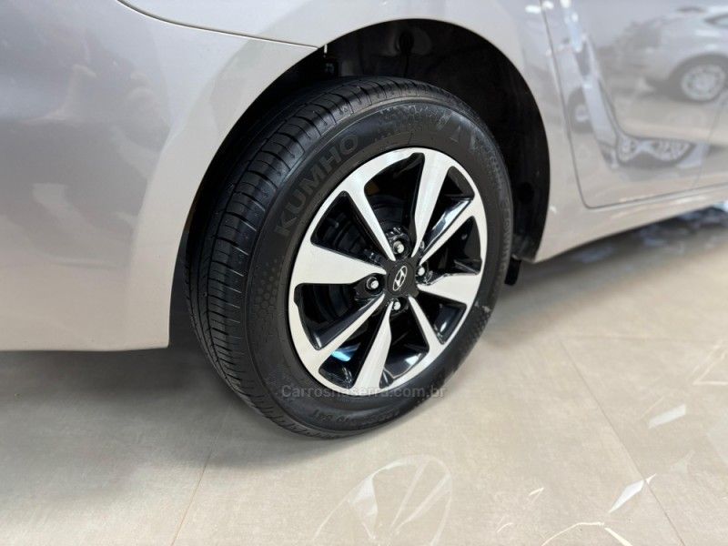 HYUNDAI HB20S 1.6 COMFORT PLUS 16V 2017/2018 LUIGGI AUTOMÓVEIS CARLOS BARBOSA / Carros no Vale