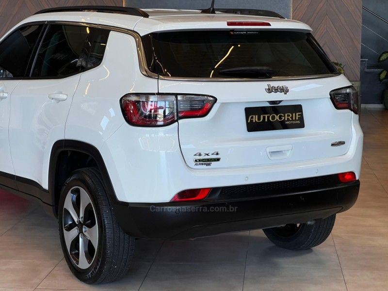 JEEP COMPASS 2.0 16V LONGITUDE 4X4 2017/2017 AUTOGRIF MOTORS CAMPO BOM / Carros no Vale