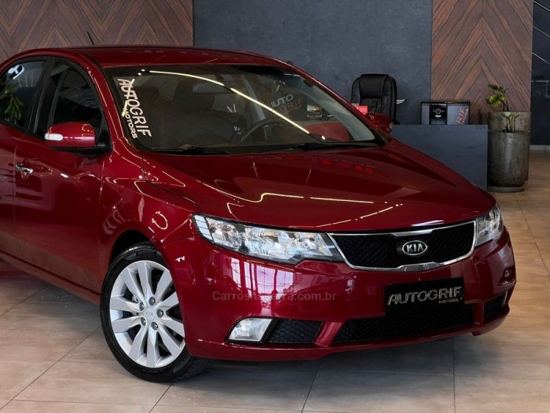 KIA CERATO 1.6 SX2 16V 2010/2011 AUTOGRIF MOTORS CAMPO BOM / Carros no Vale