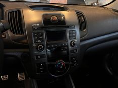 KIA CERATO 1.6 SX2 16V 2010/2011 AUTOGRIF MOTORS CAMPO BOM / Carros no Vale