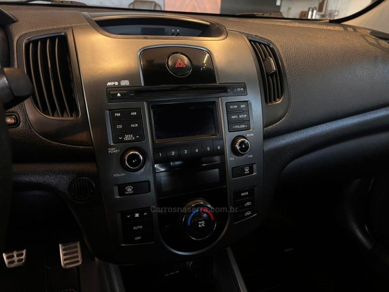KIA CERATO 1.6 SX2 16V 2010/2011 AUTOGRIF MOTORS CAMPO BOM / Carros no Vale