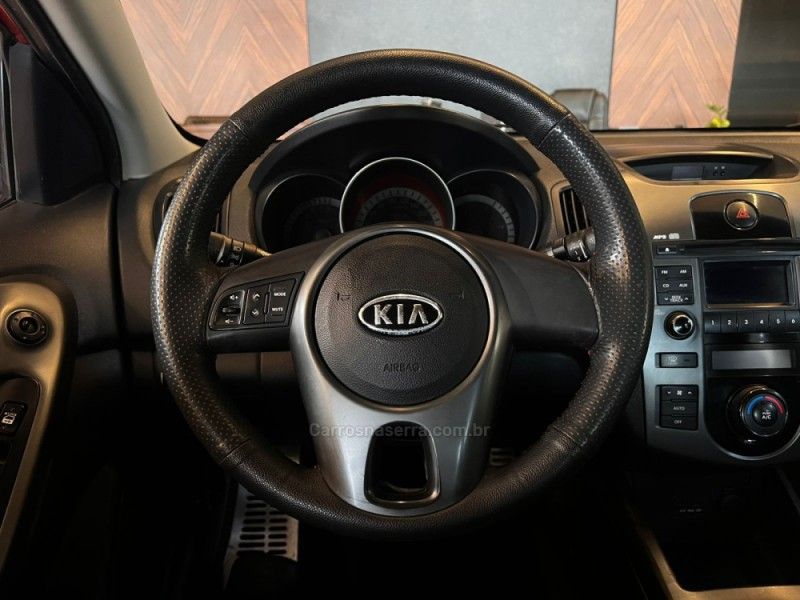 KIA CERATO 1.6 SX2 16V 2010/2011 AUTOGRIF MOTORS CAMPO BOM / Carros no Vale
