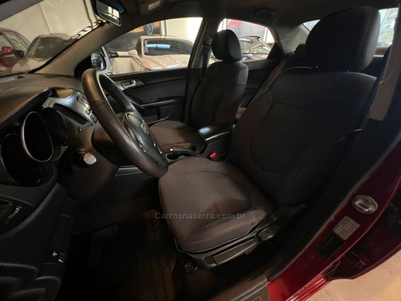 KIA CERATO 1.6 SX2 16V 2010/2011 AUTOGRIF MOTORS CAMPO BOM / Carros no Vale