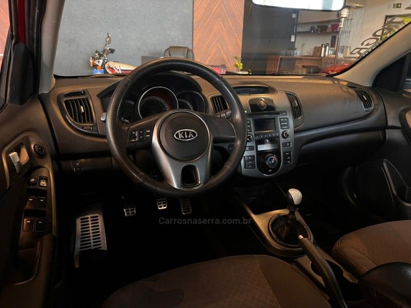 KIA CERATO 1.6 SX2 16V 2010/2011 AUTOGRIF MOTORS CAMPO BOM / Carros no Vale