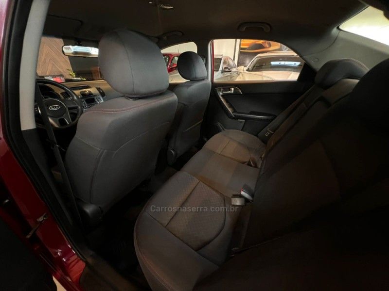 KIA CERATO 1.6 SX2 16V 2010/2011 AUTOGRIF MOTORS CAMPO BOM / Carros no Vale