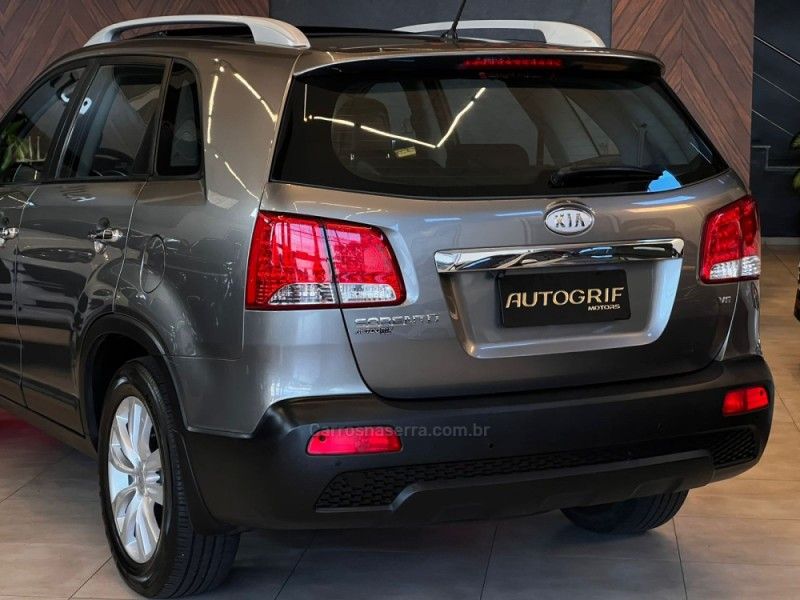 KIA SORENTO 3.5 S.658 V6 4X4 24V 2012/2013 AUTOGRIF MOTORS CAMPO BOM / Carros no Vale