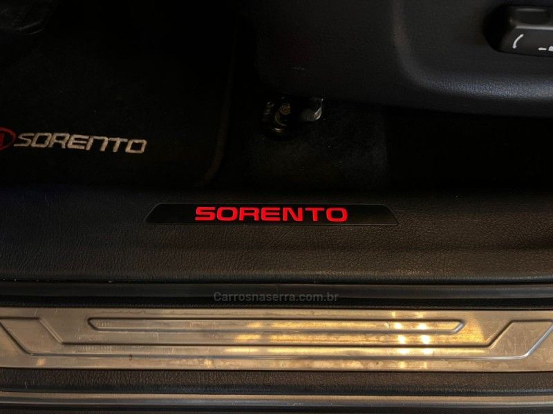 KIA SORENTO 3.5 S.658 V6 4X4 24V 2012/2013 AUTOGRIF MOTORS CAMPO BOM / Carros no Vale