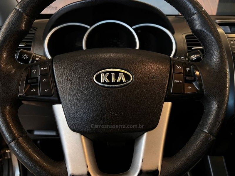KIA SORENTO 3.5 S.658 V6 4X4 24V 2012/2013 AUTOGRIF MOTORS CAMPO BOM / Carros no Vale