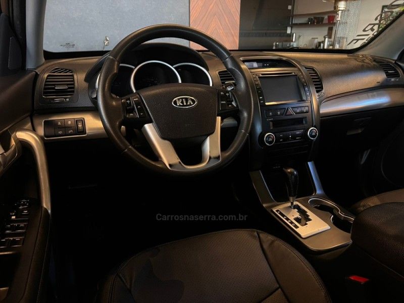 KIA SORENTO 3.5 S.658 V6 4X4 24V 2012/2013 AUTOGRIF MOTORS CAMPO BOM / Carros no Vale