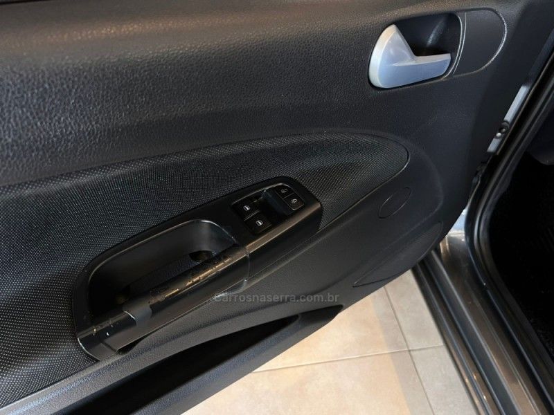 VOLKSWAGEN VOYAGE 1.6 MSI TOTALFLEX 8V 2018/2019 AUTOGRIF MOTORS CAMPO BOM / Carros no Vale