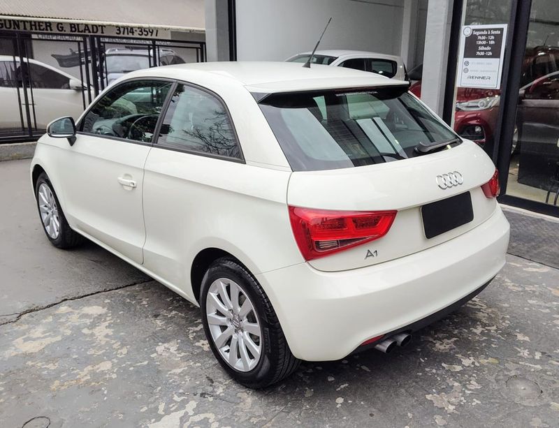 Audi A1 1.4 TFSI 122cv S-tronic 3p 2011/2012 RENNER AUTOMÓVEIS LAJEADO / Carros no Vale