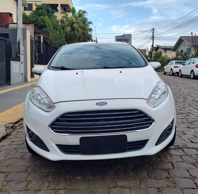 Ford Fiesta TIT./TIT.Plus 1.6 16V 2016/2016 RENNER AUTOMÓVEIS LAJEADO / Carros no Vale
