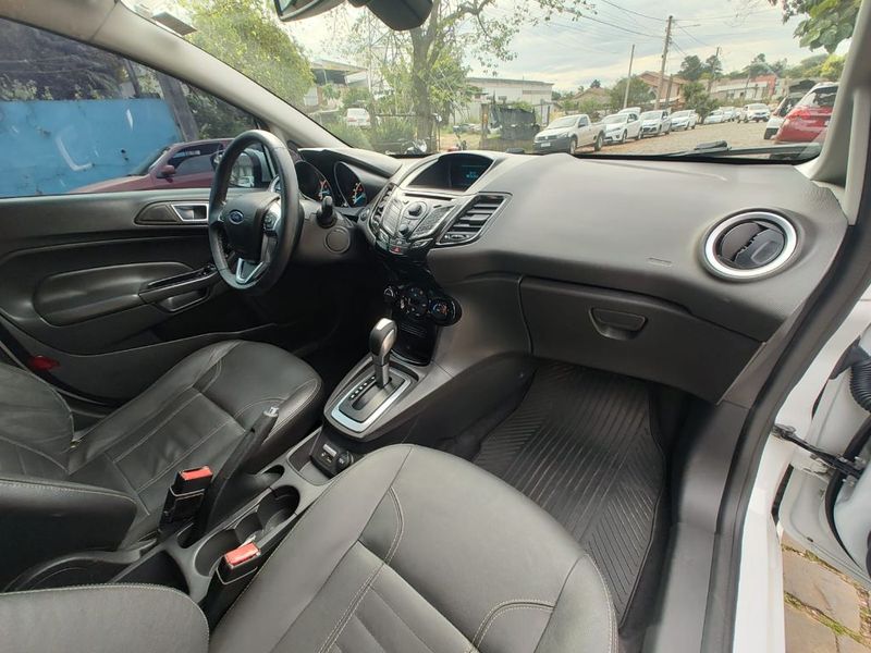 Ford Fiesta TIT./TIT.Plus 1.6 16V 2016/2016 RENNER AUTOMÓVEIS LAJEADO / Carros no Vale