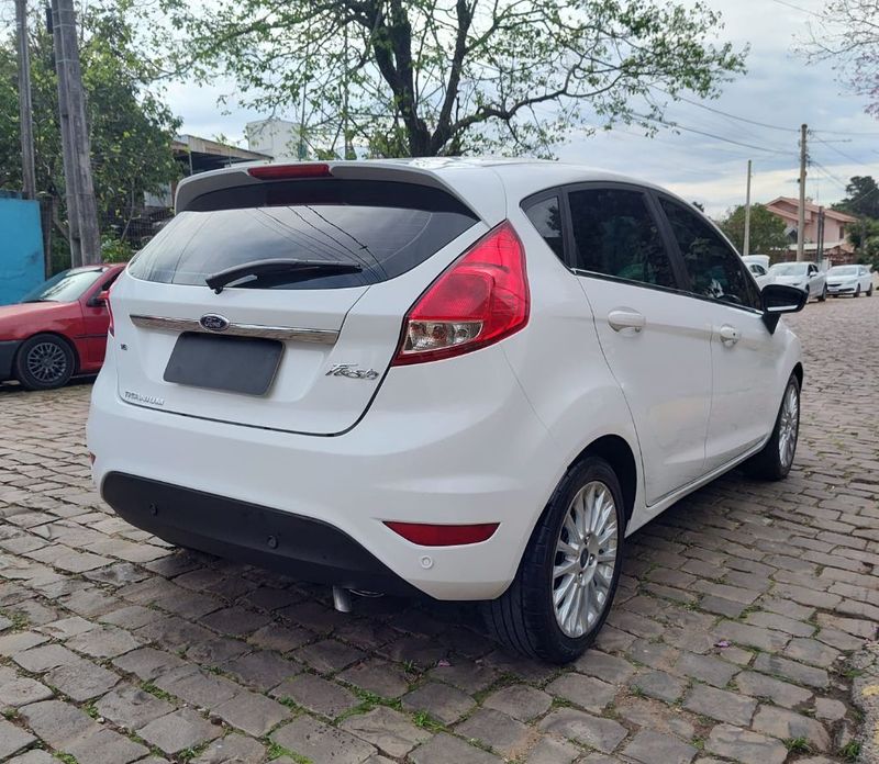 Ford Fiesta TIT./TIT.Plus 1.6 16V 2016/2016 RENNER AUTOMÓVEIS LAJEADO / Carros no Vale