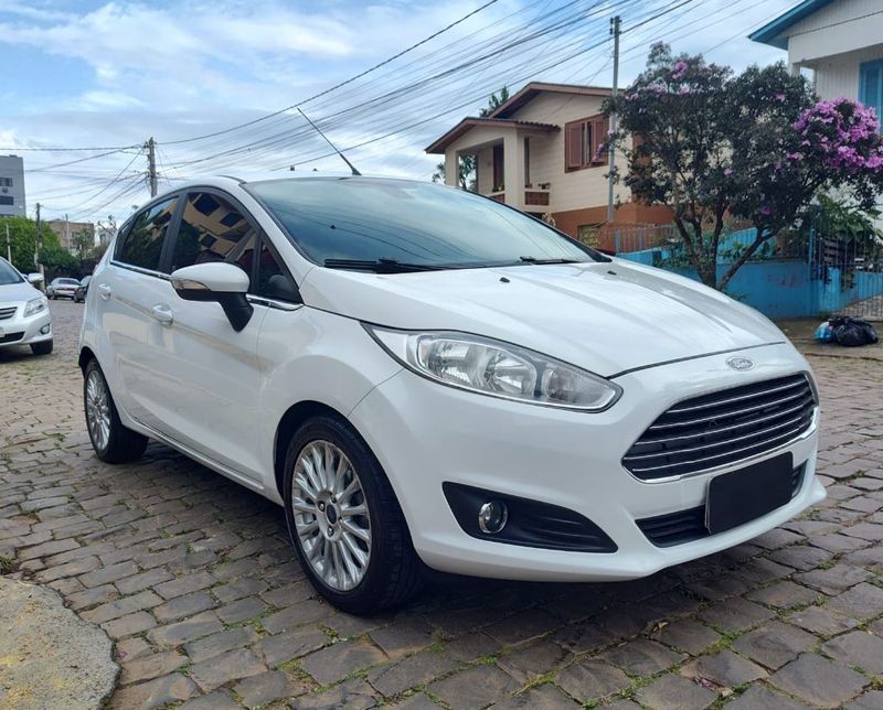 Ford Fiesta TIT./TIT.Plus 1.6 16V 2016/2016 RENNER AUTOMÓVEIS LAJEADO / Carros no Vale