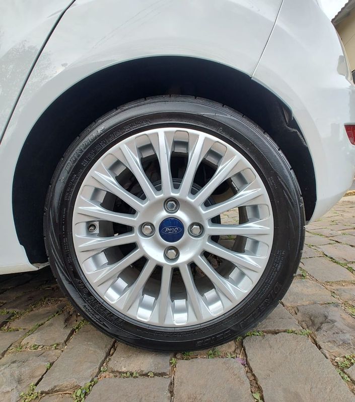 Ford Fiesta TIT./TIT.Plus 1.6 16V 2016/2016 RENNER AUTOMÓVEIS LAJEADO / Carros no Vale