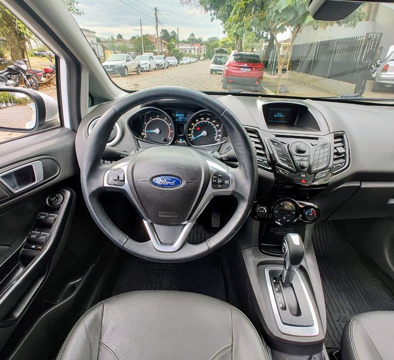Ford Fiesta TIT./TIT.Plus 1.6 16V 2016/2016 RENNER AUTOMÓVEIS LAJEADO / Carros no Vale