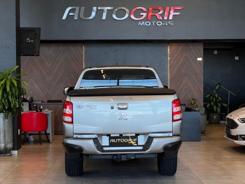 MITSUBISHI L200 TRITON 2.4 16V TURBO SPORT HPE CD 4X4 2017/2017 AUTOGRIF MOTORS CAMPO BOM / Carros no Vale