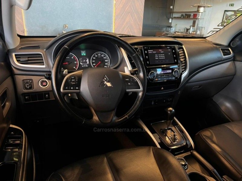 MITSUBISHI L200 TRITON 2.4 16V TURBO SPORT HPE CD 4X4 2017/2017 AUTOGRIF MOTORS CAMPO BOM / Carros no Vale