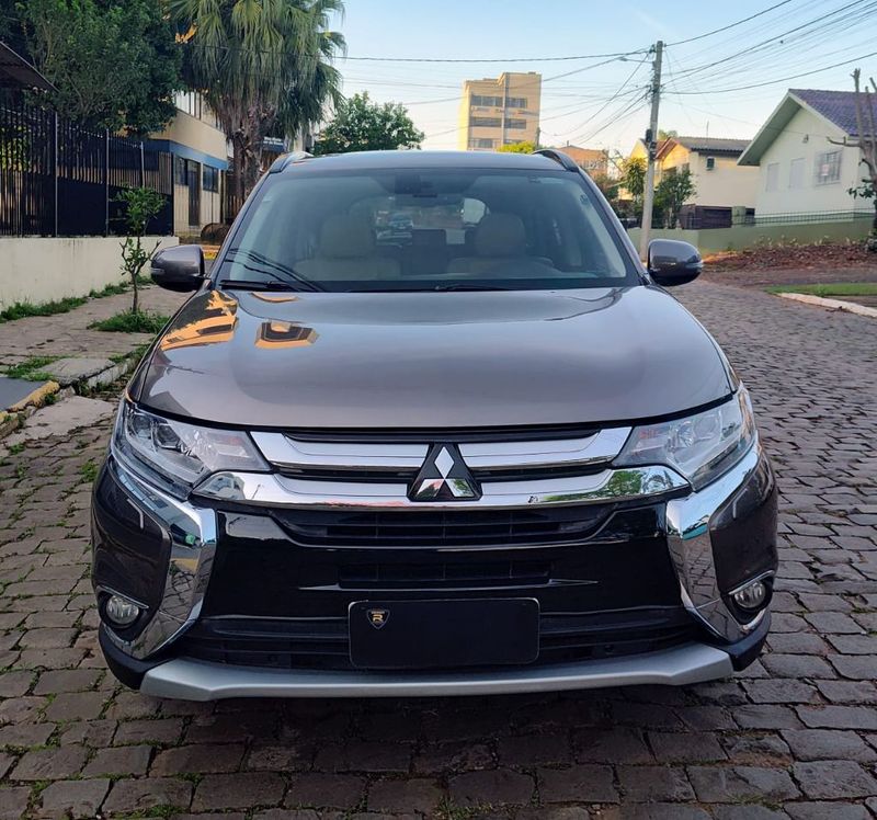 Mitsubishi OUTLANDER 3.0/ GT V6 2015/2016 RENNER AUTOMÓVEIS LAJEADO / Carros no Vale