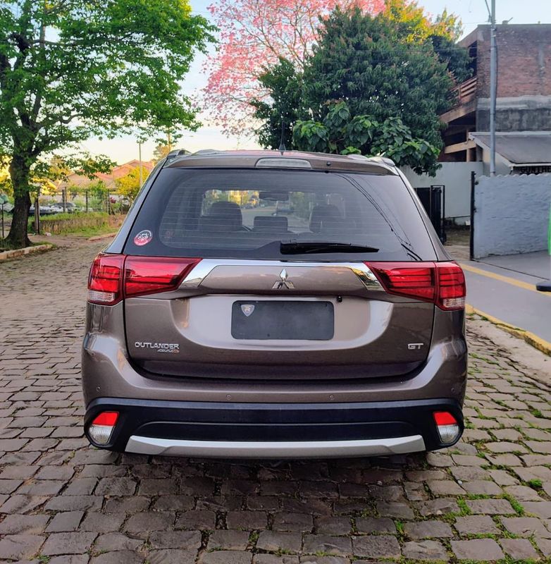 Mitsubishi OUTLANDER 3.0/ GT V6 2015/2016 RENNER AUTOMÓVEIS LAJEADO / Carros no Vale
