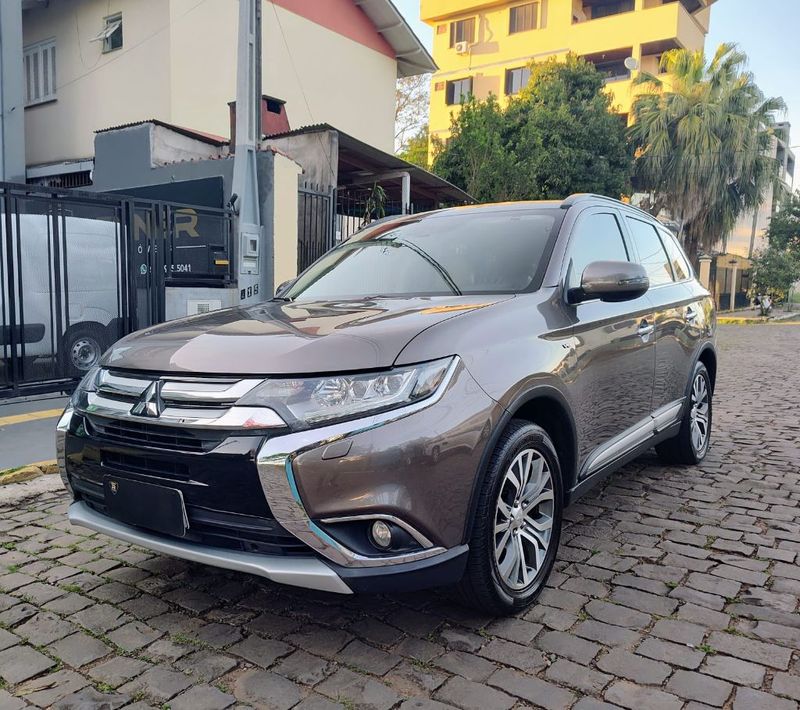Mitsubishi OUTLANDER 3.0/ GT V6 2015/2016 RENNER AUTOMÓVEIS LAJEADO / Carros no Vale